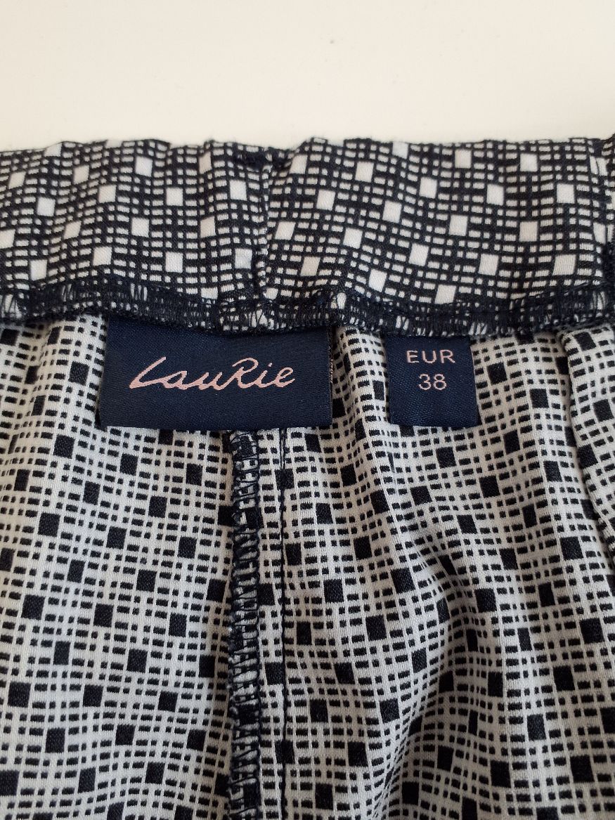 LauRie Bukser